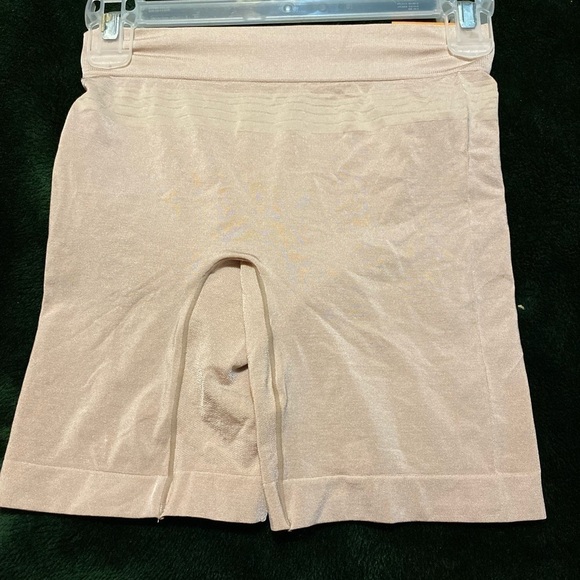 No muffins silk Tan Women’s Short intimate Size Small New With Tag - Picture 1 of 6
